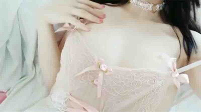 蕾丝情趣内衣美女自慰高潮喷水诱惑